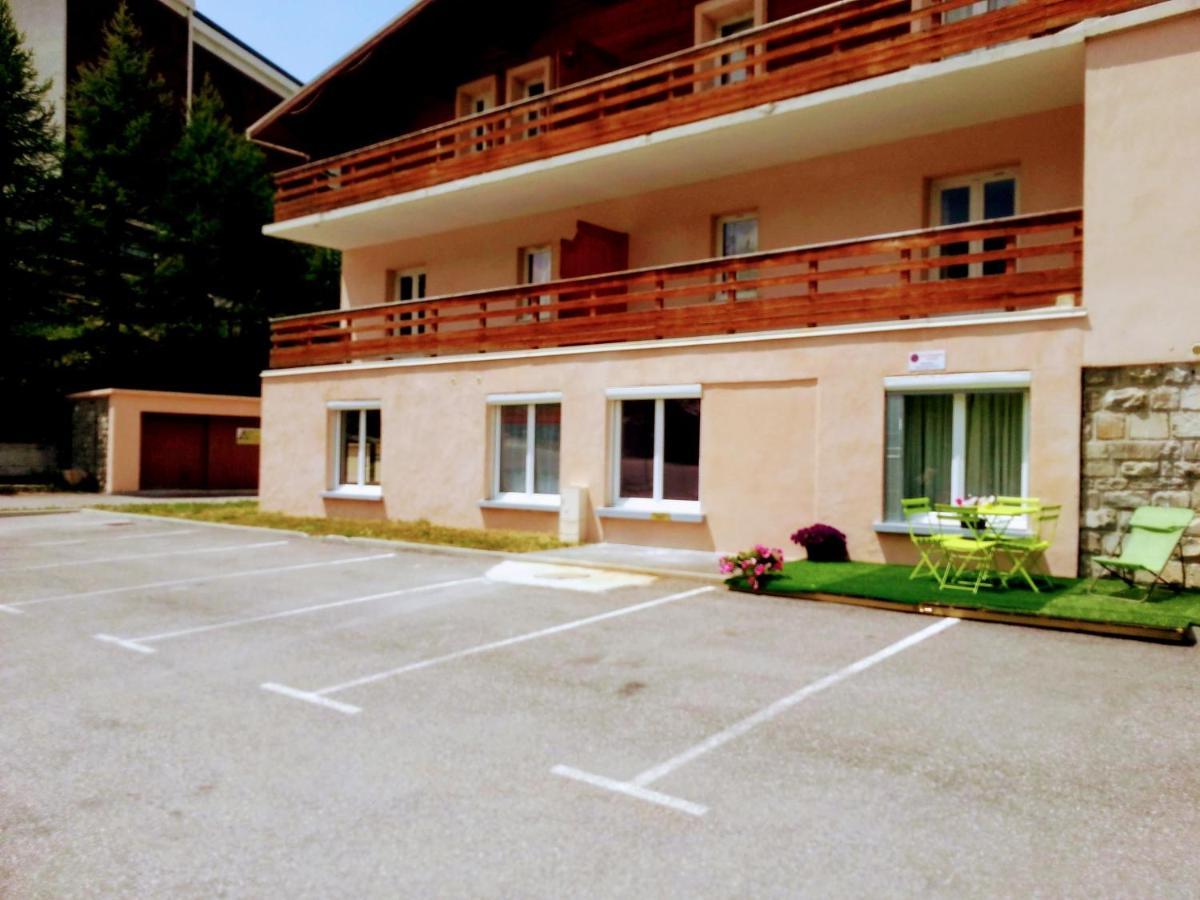 Vars, Appart Spacieux Renove 4 Couchages Dans Chalet Vars  Extérieur photo