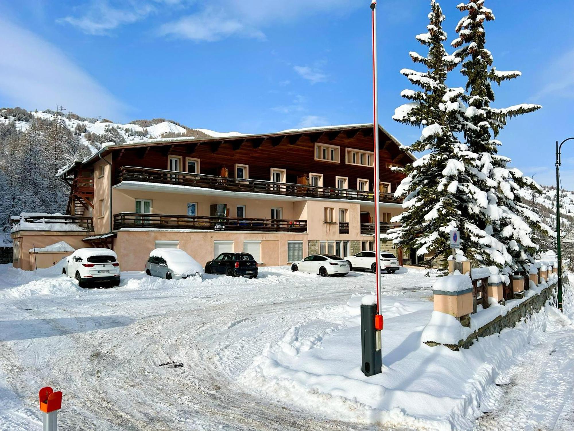 Vars, Appart Spacieux Renove 4 Couchages Dans Chalet Vars  Extérieur photo